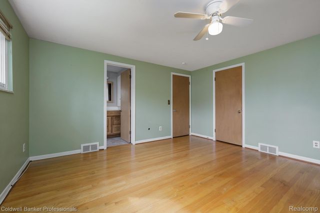 1399 Edmundton Drive, Grosse Pointe Woods, MI 48236
