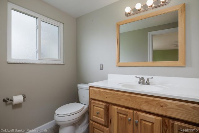 1399 Edmundton Drive, Grosse Pointe Woods, MI 48236