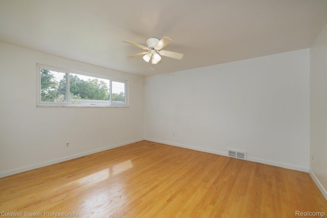 1399 Edmundton Drive, Grosse Pointe Woods, MI 48236