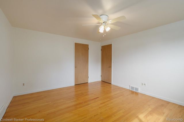 1399 Edmundton Drive, Grosse Pointe Woods, MI 48236