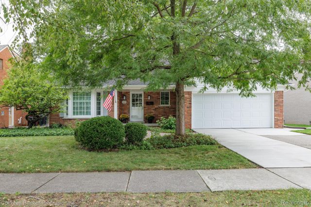 1399 Edmundton Drive, Grosse Pointe Woods, MI 48236