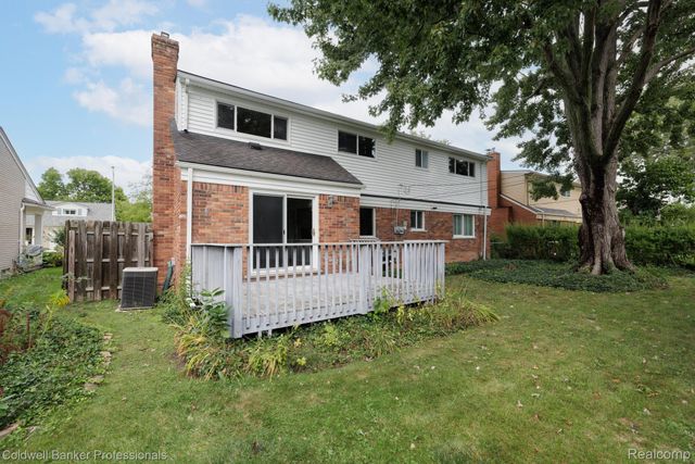 1399 Edmundton Drive, Grosse Pointe Woods, MI 48236