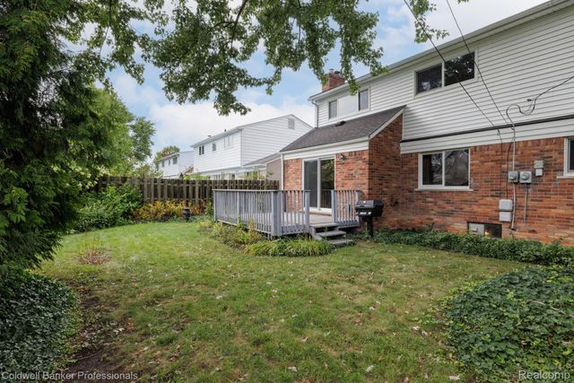 1399 Edmundton Drive, Grosse Pointe Woods, MI 48236