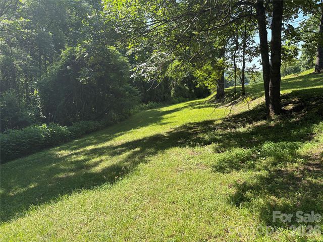 239 Stone Valley Way, Hendersonville, NC 28792