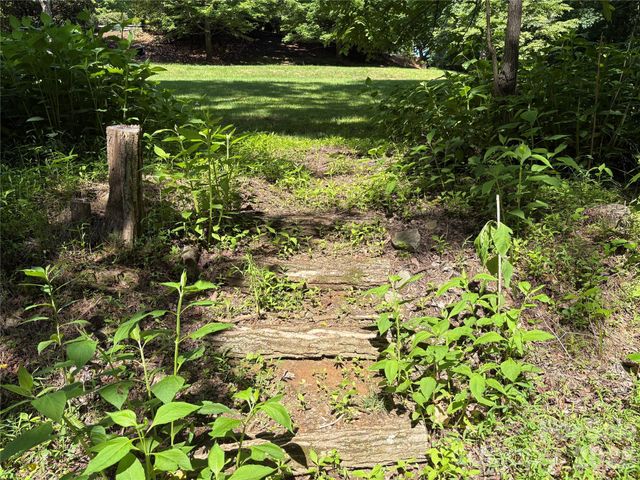 239 Stone Valley Way, Hendersonville, NC 28792
