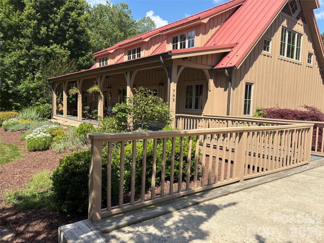 239 Stone Valley Way, Hendersonville, NC 28792
