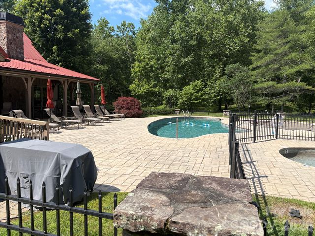 239 Stone Valley Way, Hendersonville, NC 28792