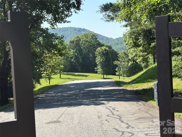 239 Stone Valley Way, Hendersonville, NC 28792