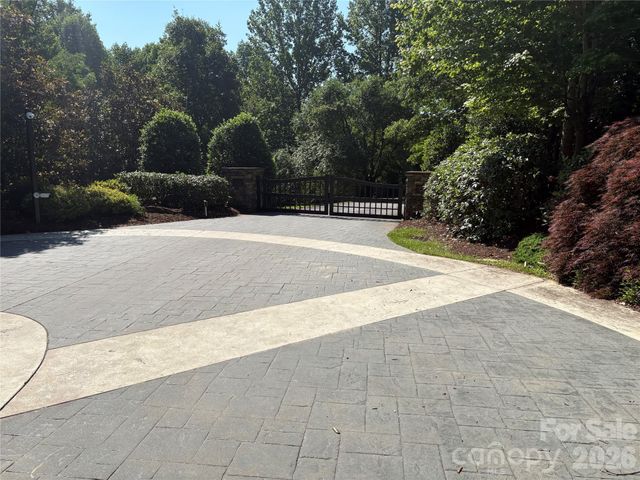 239 Stone Valley Way, Hendersonville, NC 28792
