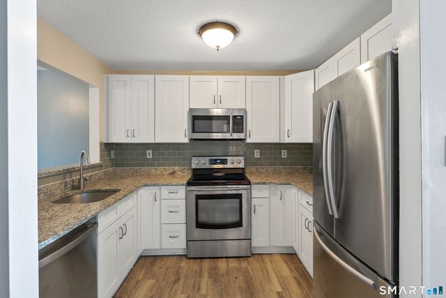 107 Country Club Court 107, Rocky Hill, CT 06067