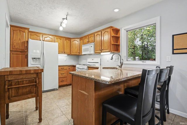 52742 Red Fox Trail, South Bend, IN 46628