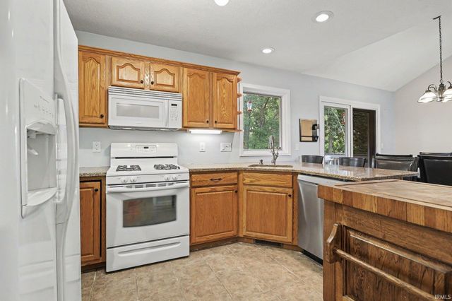 52742 Red Fox Trail, South Bend, IN 46628