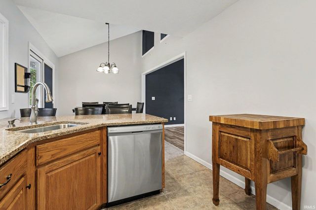 52742 Red Fox Trail, South Bend, IN 46628