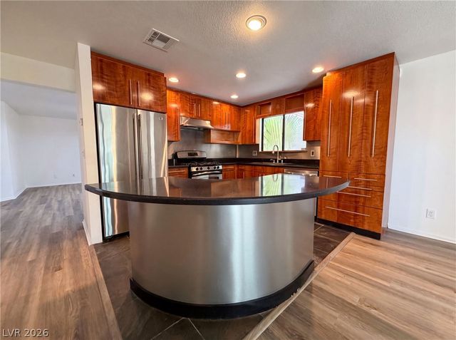 2801 Autumn Haze Lane, Las Vegas, NV 89117