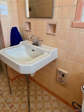 1924 Allen, St Louis, MO 63104