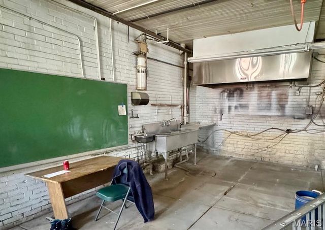 1924 Allen, St Louis, MO 63104