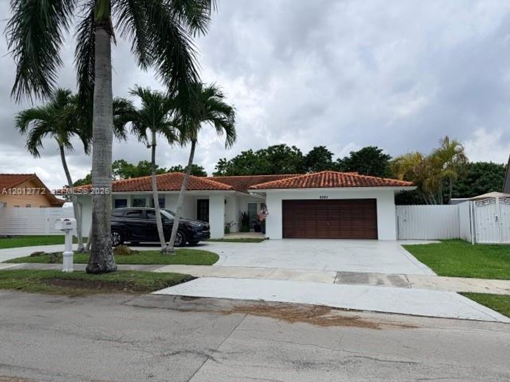 2220 SW 125th Ct, Miami, FL 33175