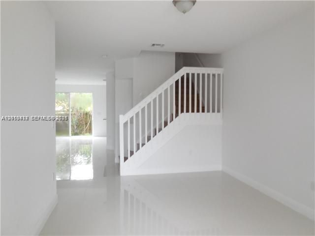 10763 NW 81st Ln, Doral, FL 33178