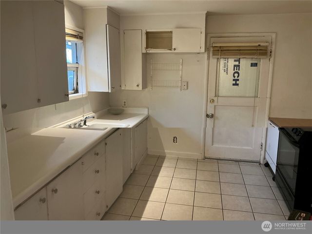 8007 215th Street SW, Edmonds, WA 98026