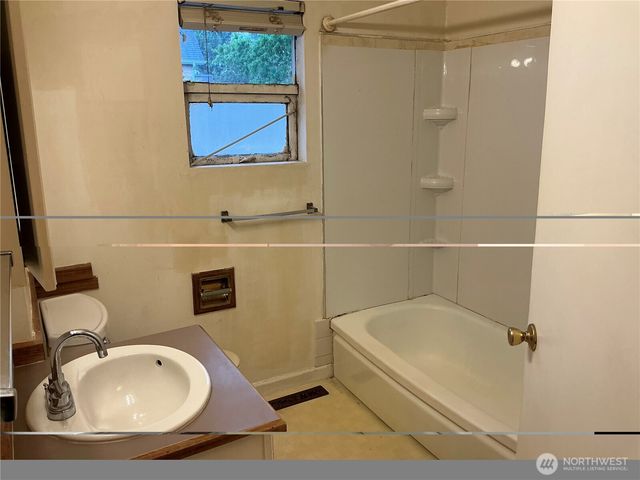 8007 215th Street SW, Edmonds, WA 98026