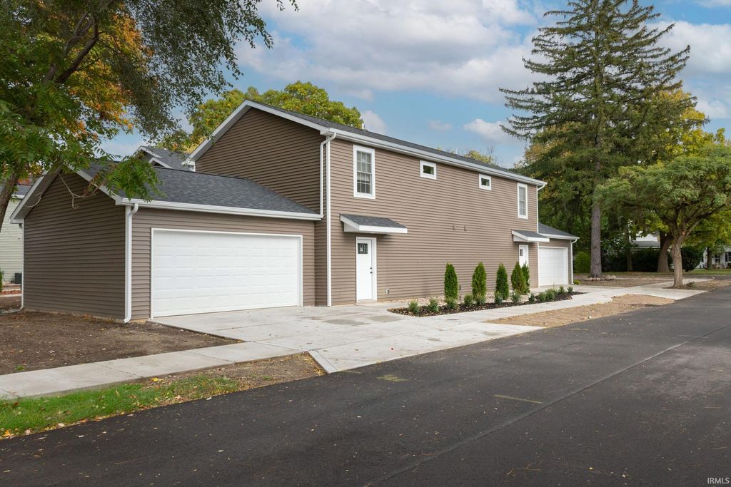 1105-1107 Edwardsburg Ave, Elkhart, IN 46514