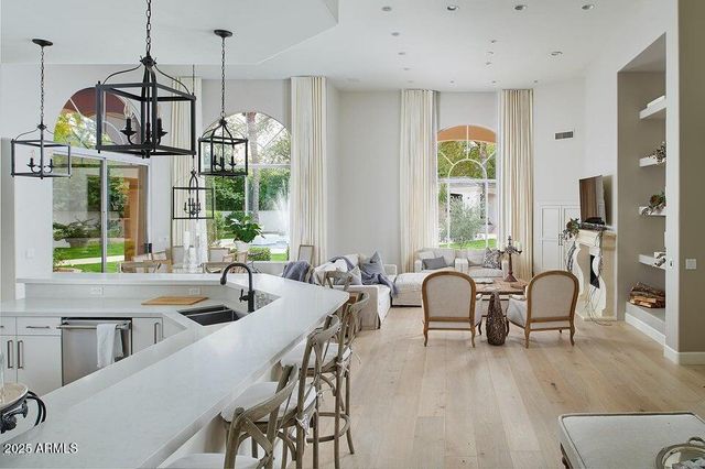 7121 E FOOTHILL Drive, Paradise Valley, AZ 85253