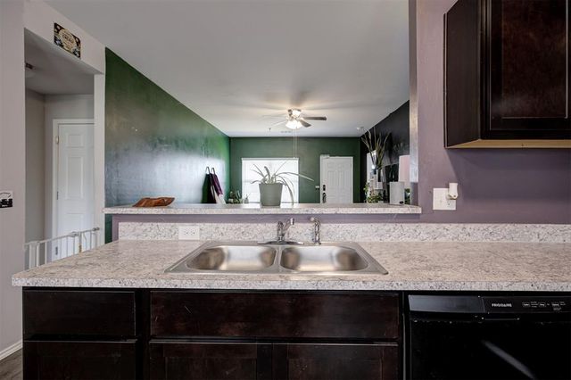 621 Fox Hollow Court, Newcastle, OK 73065