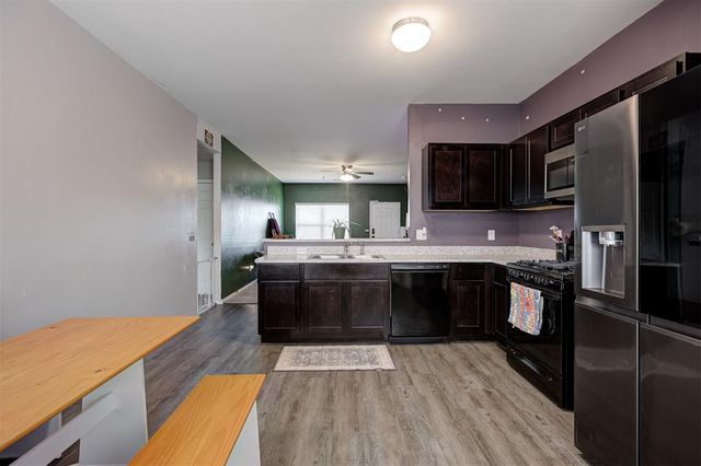 621 Fox Hollow Court, Newcastle, OK 73065