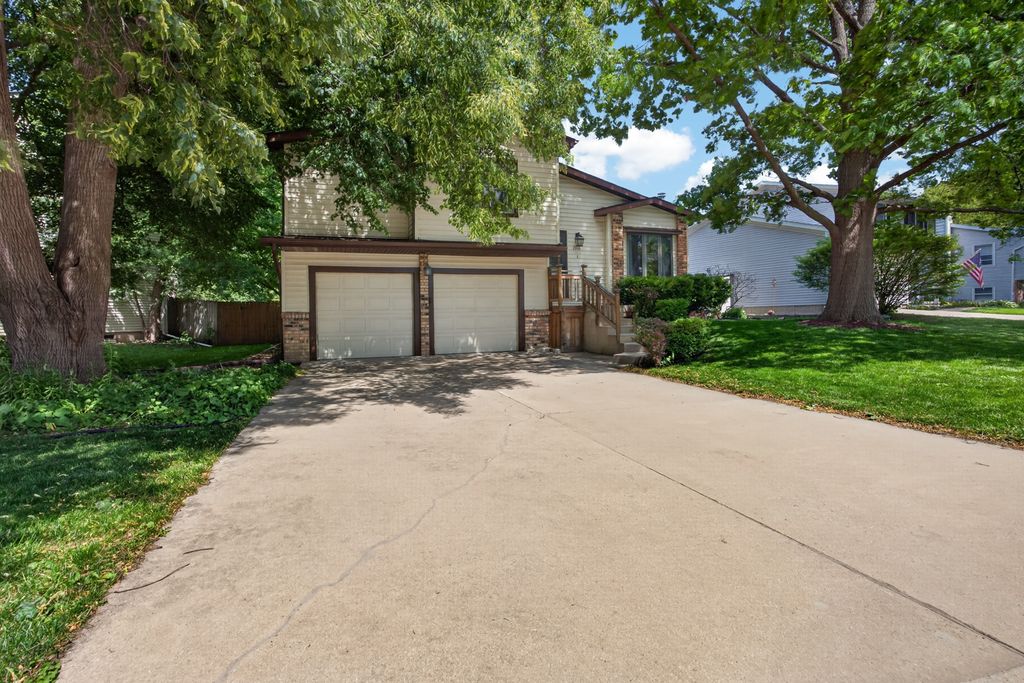 Image 33 of property listing at 2910 Wellington Way, Bloomington, IL 61704
