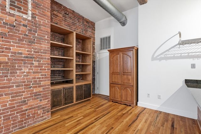 13-17 Willow Street 203, Lynn, MA 01901