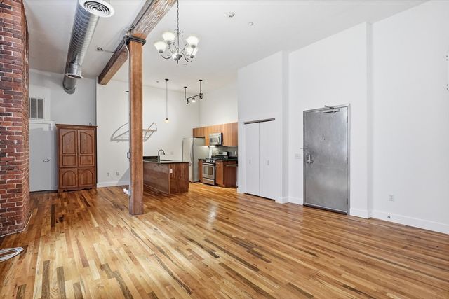 13-17 Willow Street 203, Lynn, MA 01901