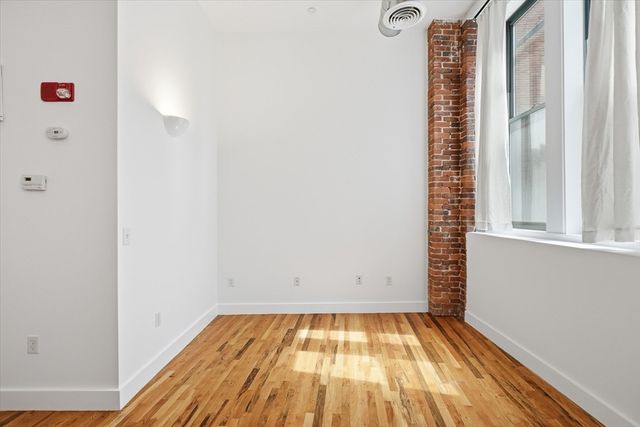 13-17 Willow Street 203, Lynn, MA 01901