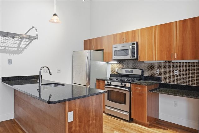 13-17 Willow Street 203, Lynn, MA 01901