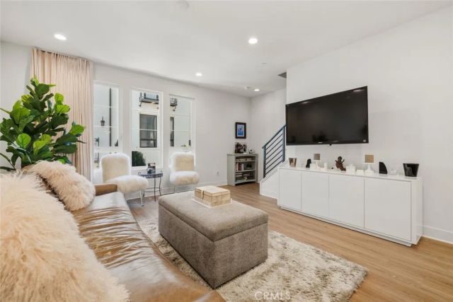 10738 Bloomfield, Toluca Lake, CA 91602