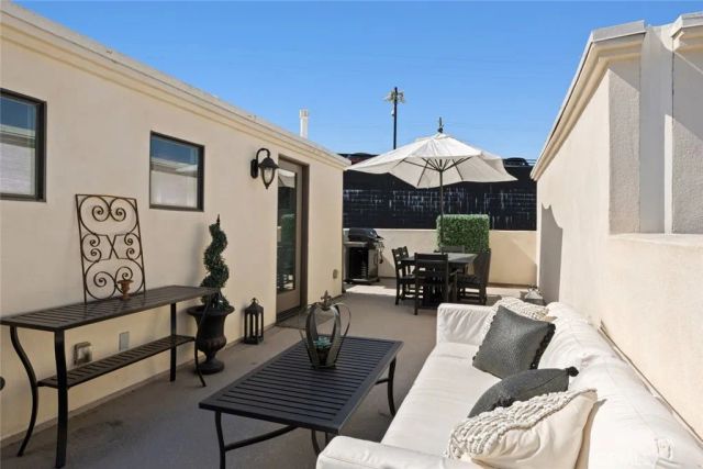 10738 Bloomfield, Toluca Lake, CA 91602