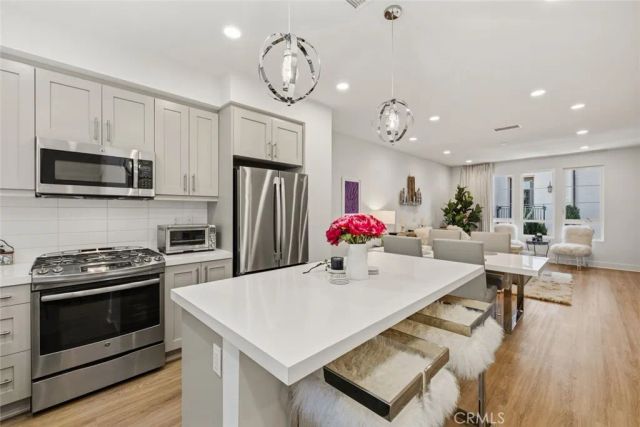 10738 Bloomfield, Toluca Lake, CA 91602