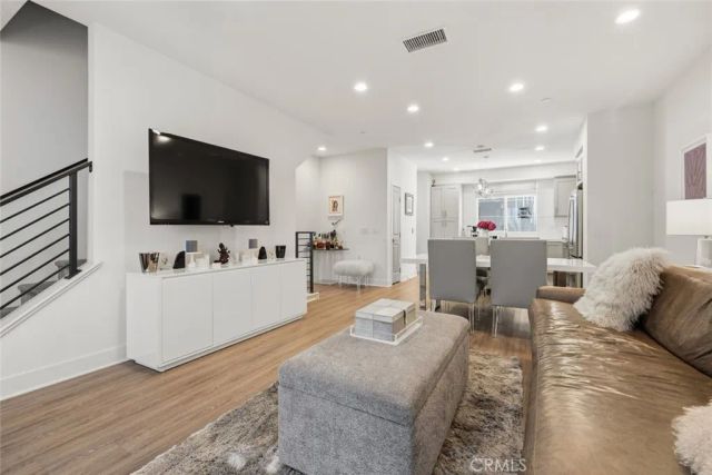 10738 Bloomfield, Toluca Lake, CA 91602
