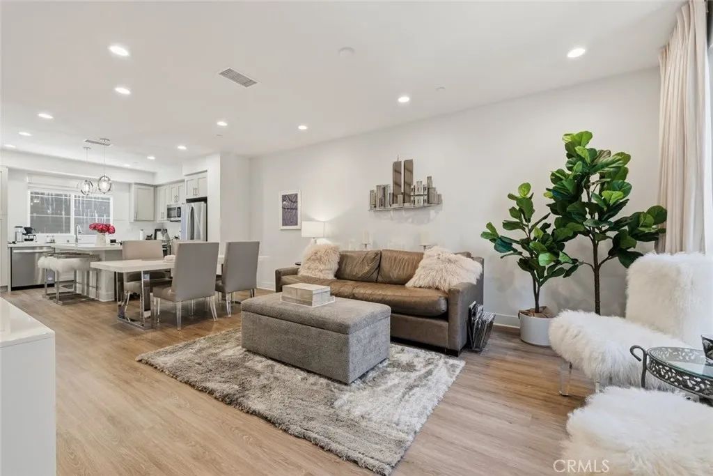 10738 Bloomfield, Toluca Lake, CA 91602