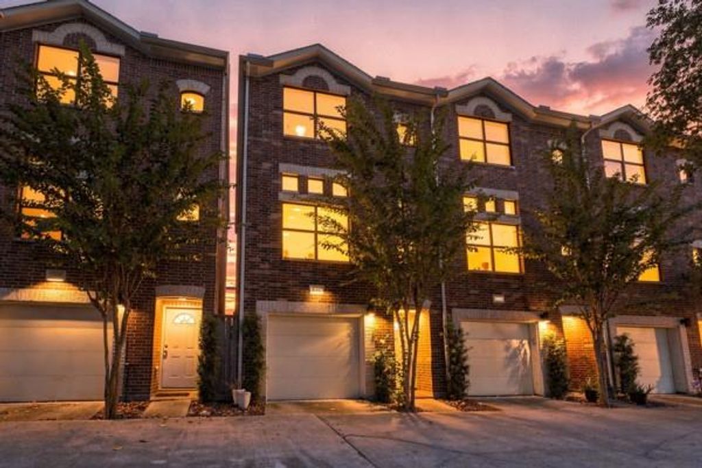 8710 Beverlyhill Street 204, Houston, TX 77063