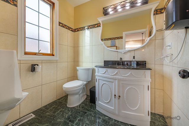 5649 S Natoma Avenue, Chicago, IL 60638