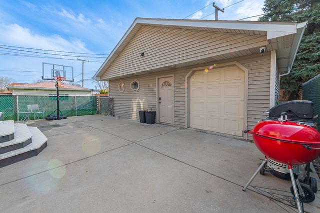 5649 S Natoma Avenue, Chicago, IL 60638