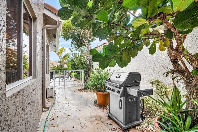 7155 Via Palomar, Boca Raton, FL 33433