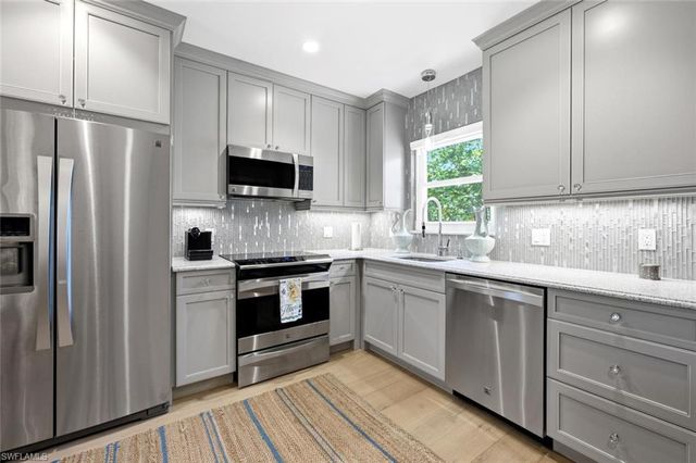940 3rd ST S 201, Naples, FL 34102