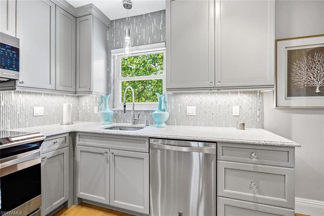 940 3rd ST S 201, Naples, FL 34102