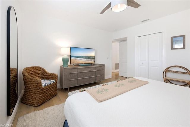 940 3rd ST S 201, Naples, FL 34102