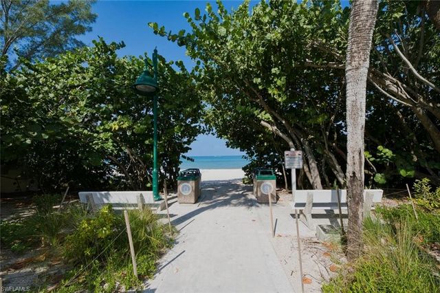 940 3rd ST S 201, Naples, FL 34102