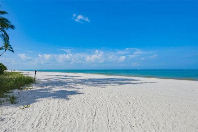940 3rd ST S 201, Naples, FL 34102