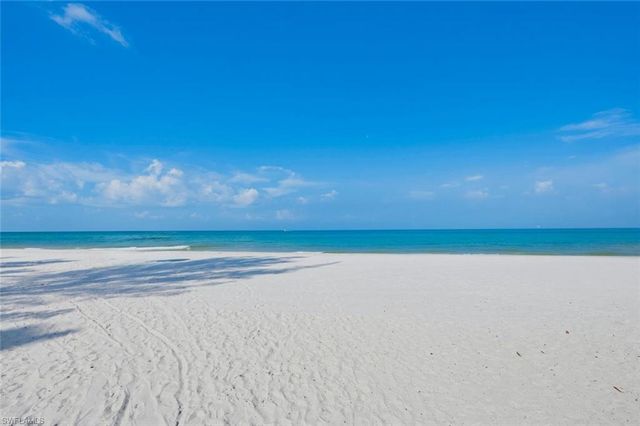 940 3rd ST S 201, Naples, FL 34102