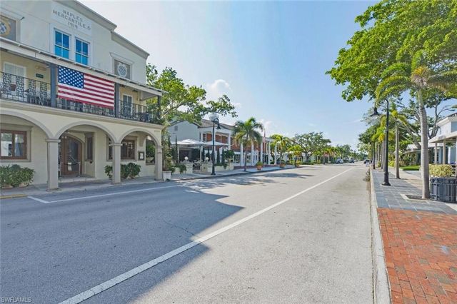 940 3rd ST S 201, Naples, FL 34102