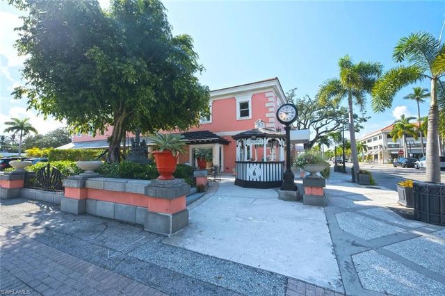 940 3rd ST S 201, Naples, FL 34102